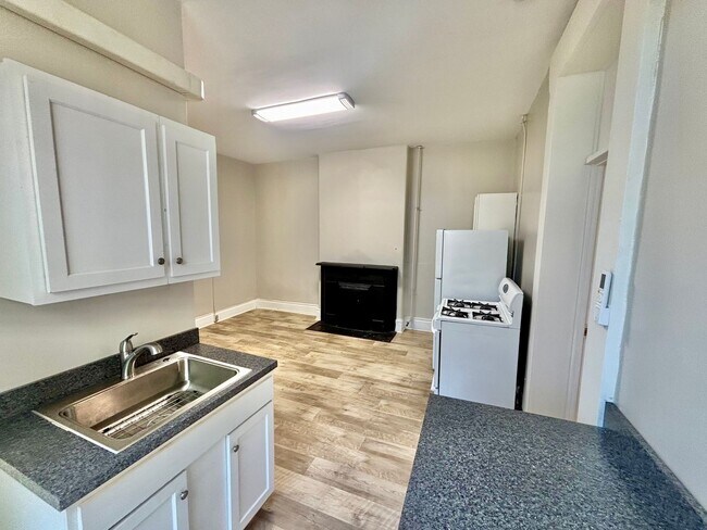 Building Photo - 524 N 26th St