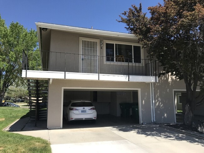 Building Photo - Charming 2-Bed, 1-Bath Townhome with Covered Garage – Great Location!