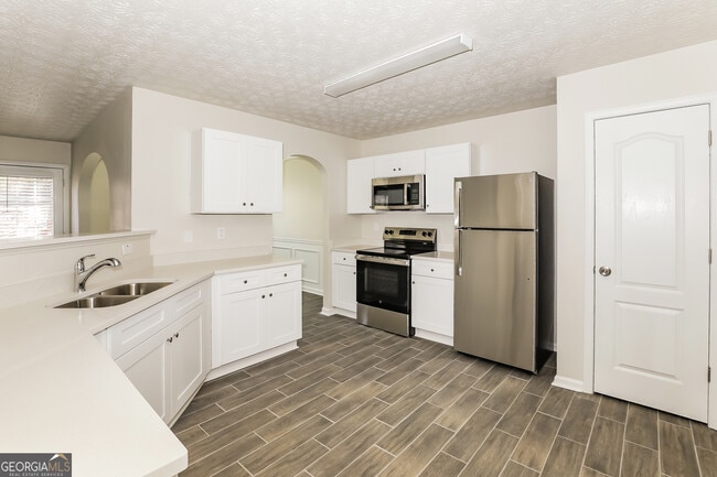 Building Photo - 7471 Garnet Dr