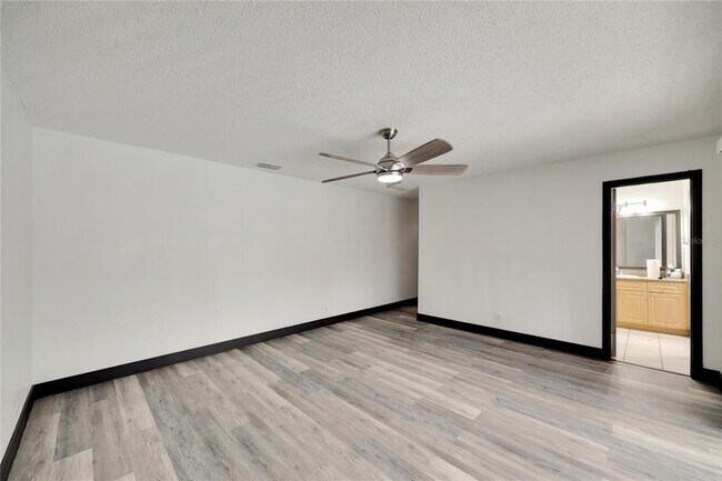 Building Photo - 6301 Newtown Cir