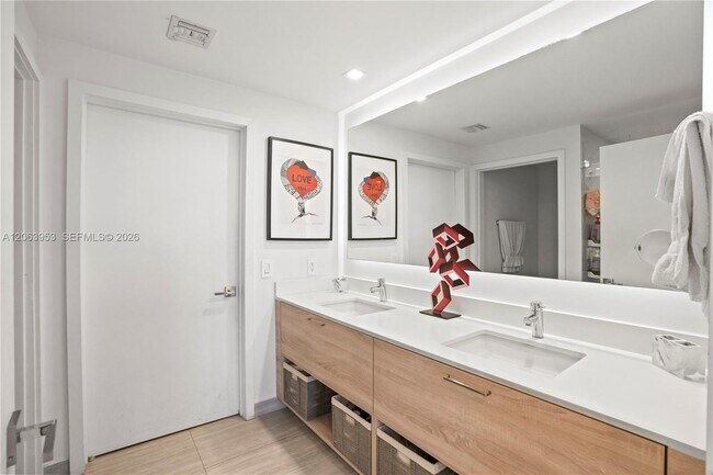 Building Photo - 16385 Biscayne Blvd