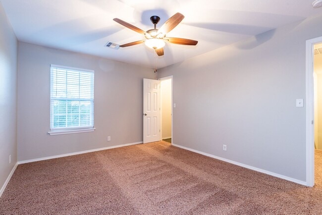 Building Photo - 3 Bed | 2.5 Bath in Broken Arrow!