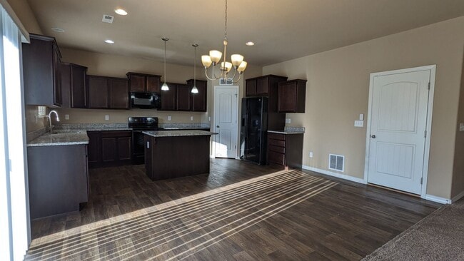 Building Photo - LARGE TWO STORY 3 BED/2.5 BATH W/3 CAR GAR...