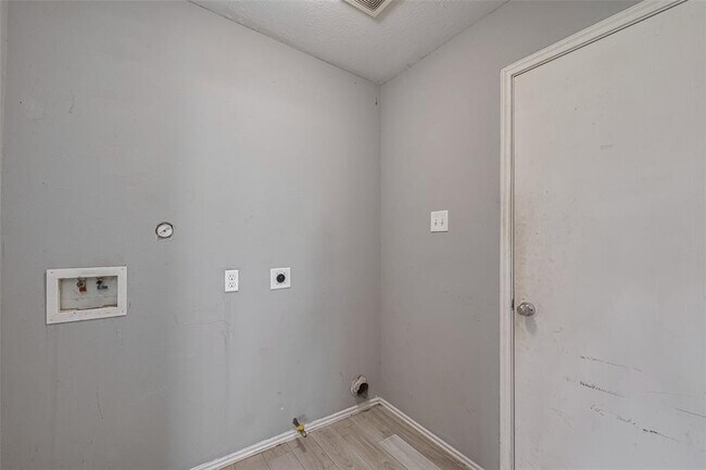 Building Photo - 9926 Myrtle Field Ln