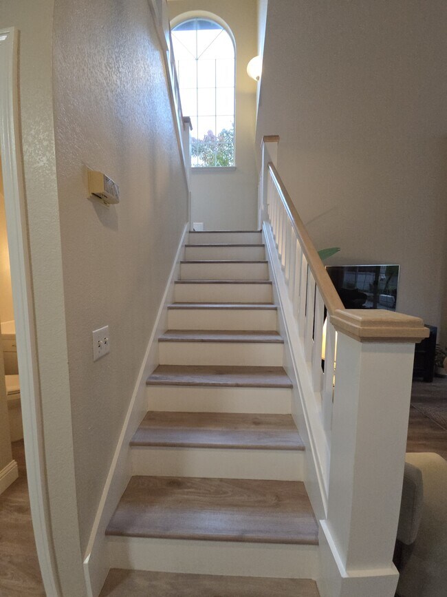 Building Photo - 10 Gregory Pl