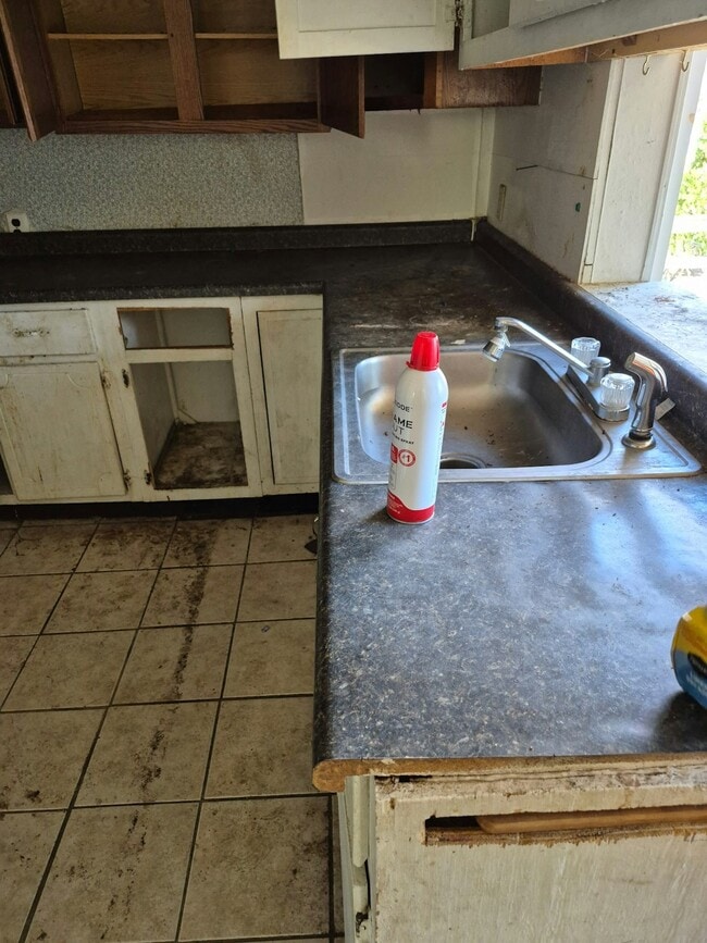 Building Photo - 1806 N Peoria Ave