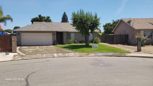 Building Photo - Immaculate 3 Bedroom 2 Bath House locate w...