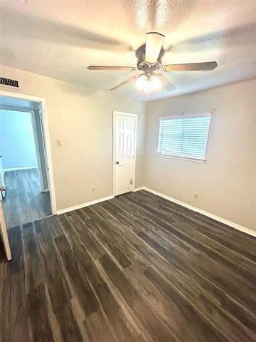 Building Photo - 409 S Holiday Dr