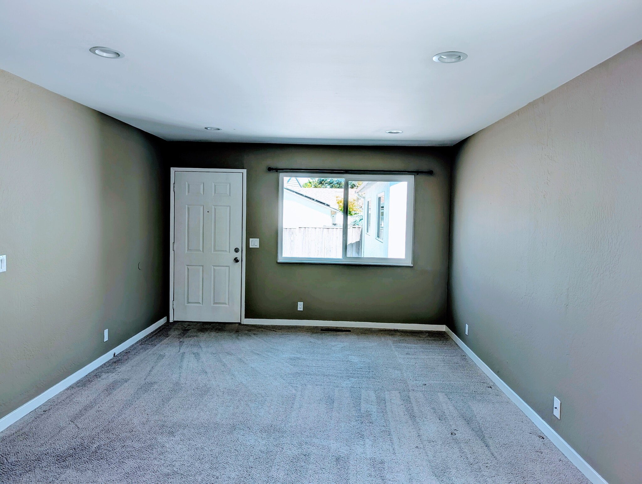 Building Photo - 22422 Walnut Cir S