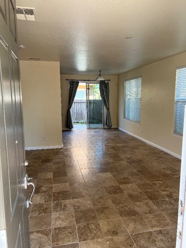 Building Photo - 9405 Clemente Dr