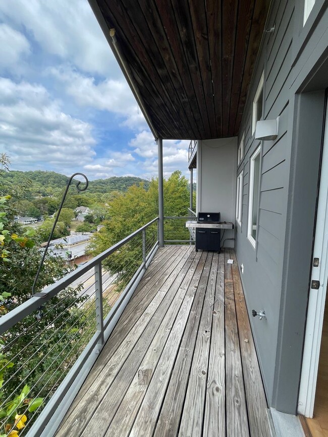 Building Photo - Three levels of views