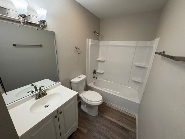 Building Photo - 3/2 Condo - Fully Renovated and Near Downt...