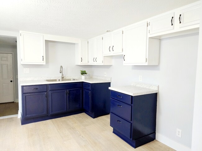 Building Photo - 213 Starlight Dr