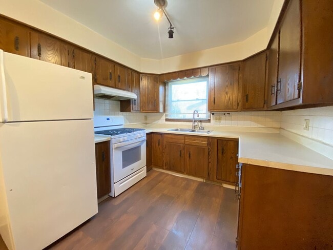 Building Photo - 3 Bedroom Home in Merrillville, IN