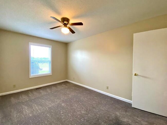 Building Photo - 701 Carbondale Dr