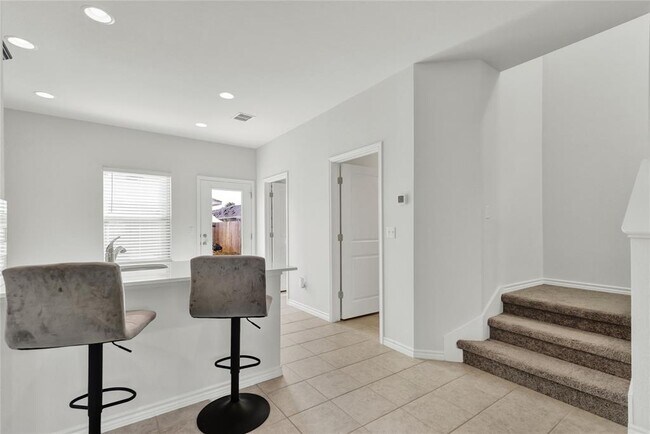 Building Photo - 380 Witchhazel Way