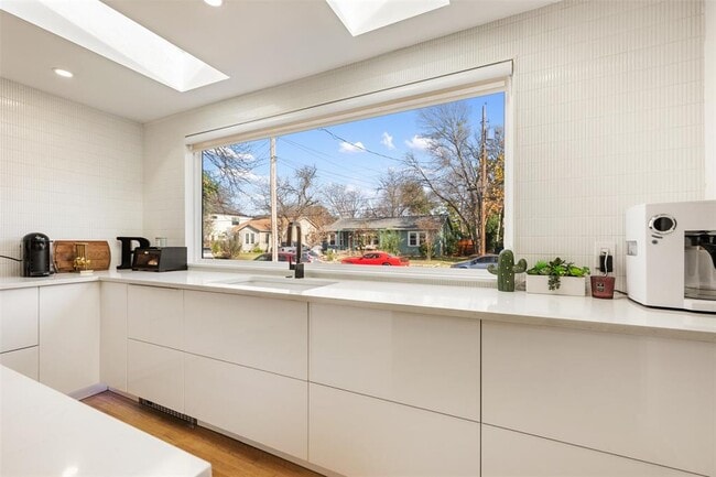 Building Photo - 1403 Palo Duro Rd