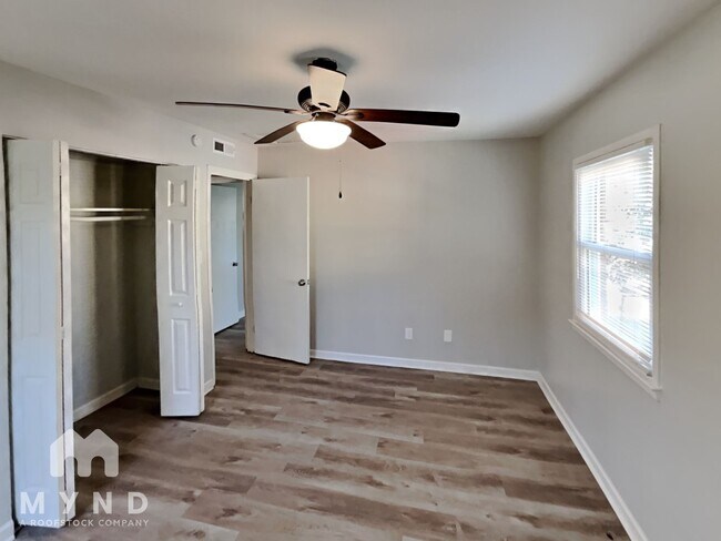 Building Photo - 3700 Braden Dr