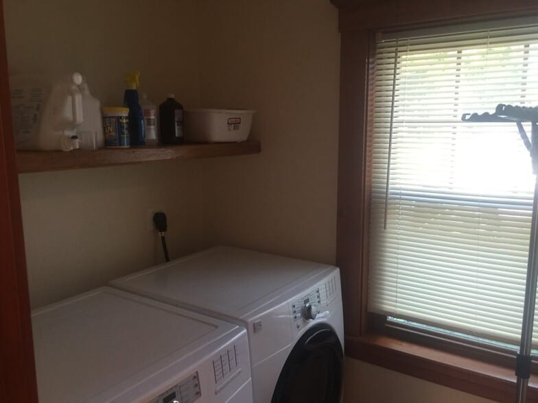 Building Photo - 43 Pin Oak Way