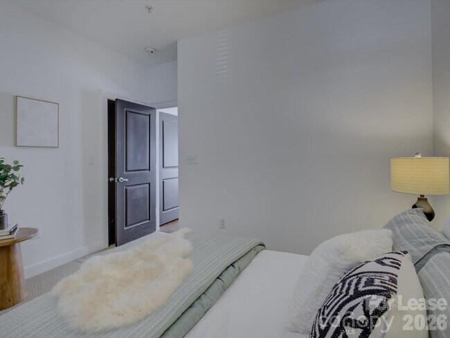 Building Photo - 636 Garden District Dr