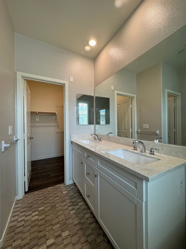 Building Photo - Immediate Move-In! Tastefully FURNISHED mo...