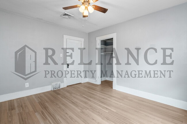 Building Photo - 3321 E Victor St