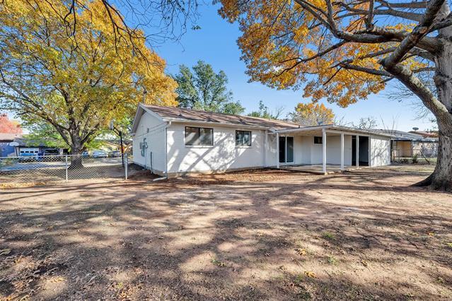 Building Photo - 121 Quail Creek Dr