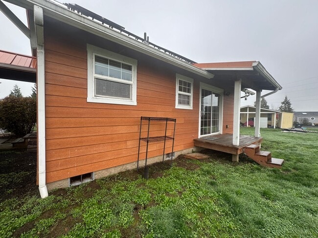 Building Photo - 4645 NE Elliott Cir