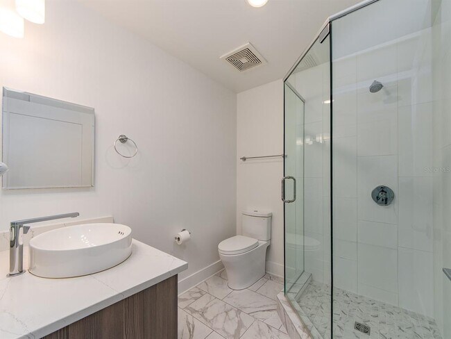 Building Photo - 15 Avalon St