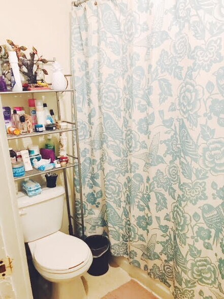 Building Photo - 165 Kelton St