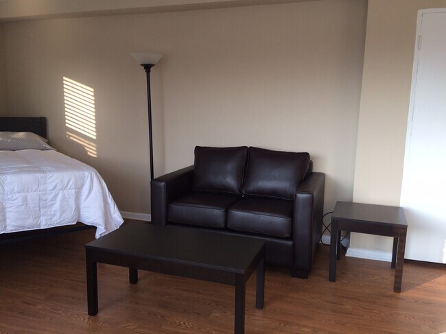 Building Photo - 2255 Highland Ave S