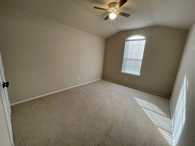 Building Photo - 6704 Golden Oak Ln