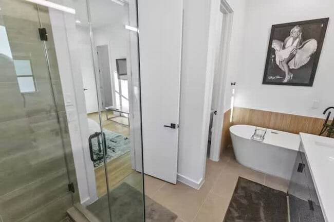 Building Photo - 6740 Peerless St