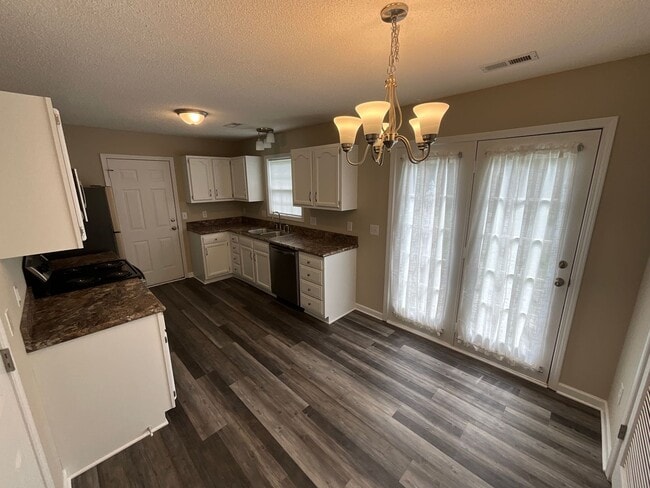 Building Photo - Ready to View! Updated 3/2 Home High Point...