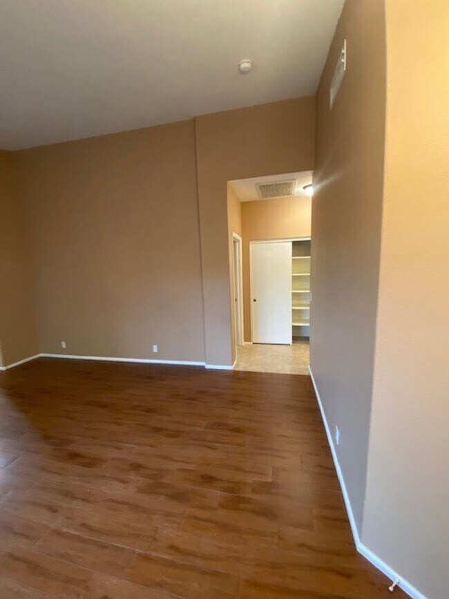 Building Photo - Beautiful 3-Bedroom Home with Vaulted Ceilings & Private Fenced Yard