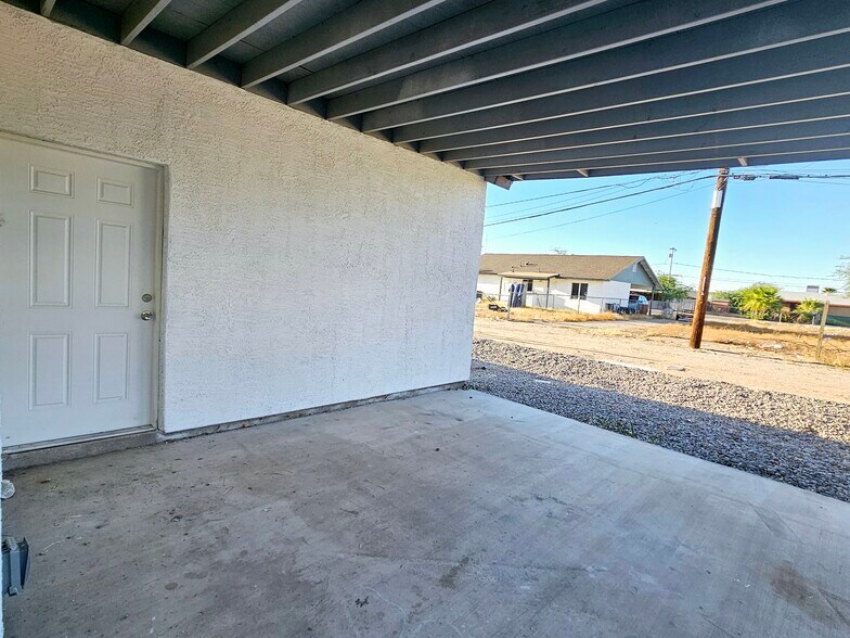 Building Photo - 1112 E 4th St