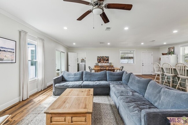 Building Photo - 9152 Woodbine St