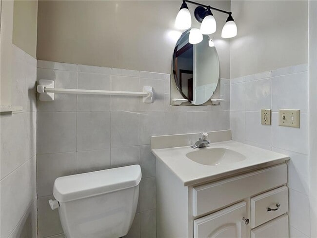 Building Photo - 3405 Ensign Ave N