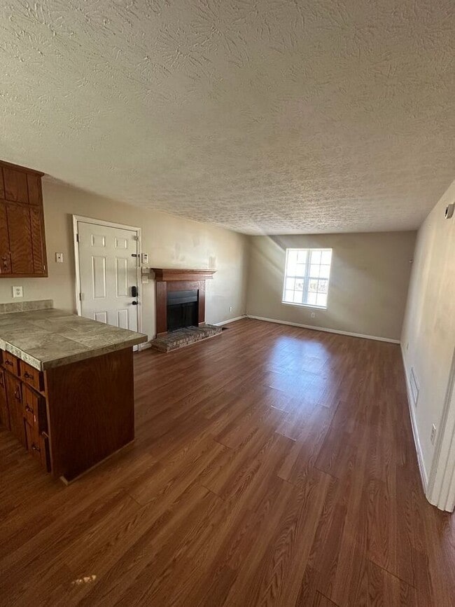 Building Photo - NOW READY! 1 bedroom 1 bath unit!