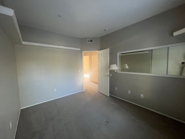 Building Photo - Charming 2nd Floor Condo in Rancho Bernard...