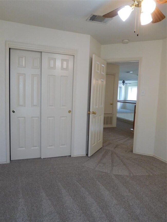 Building Photo - 911 Middle Brook Dr