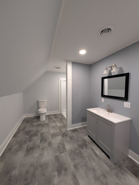 Building Photo - 404 S Barre Rd