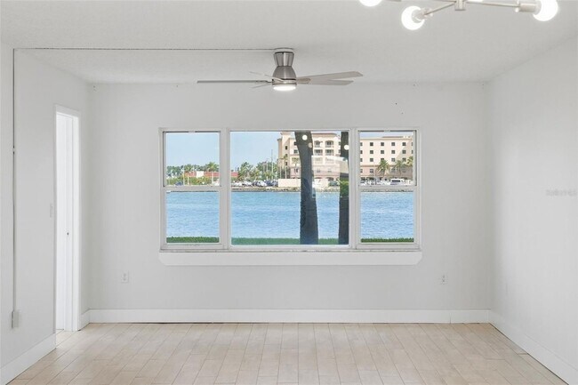 Building Photo - 4775 Cove Cir