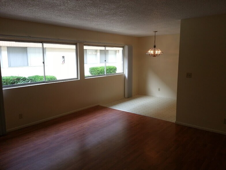 Lots of windows for great light - 621 N 4th St