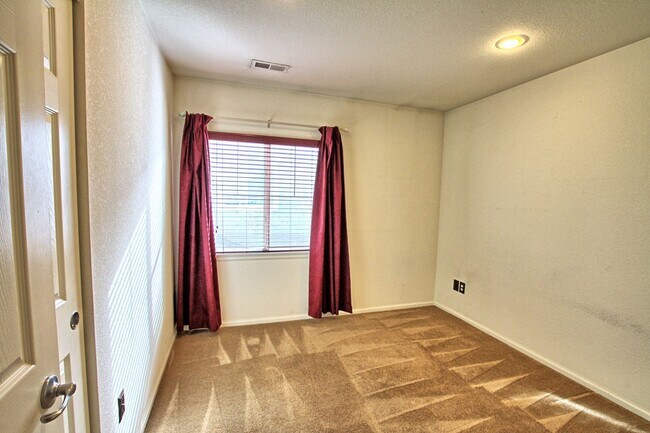 Building Photo - 17201 Lark Water Ln