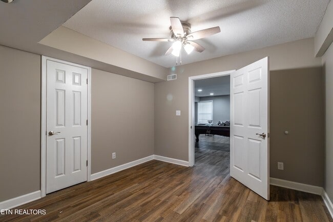 Building Photo - 1100 Winterberry Ln