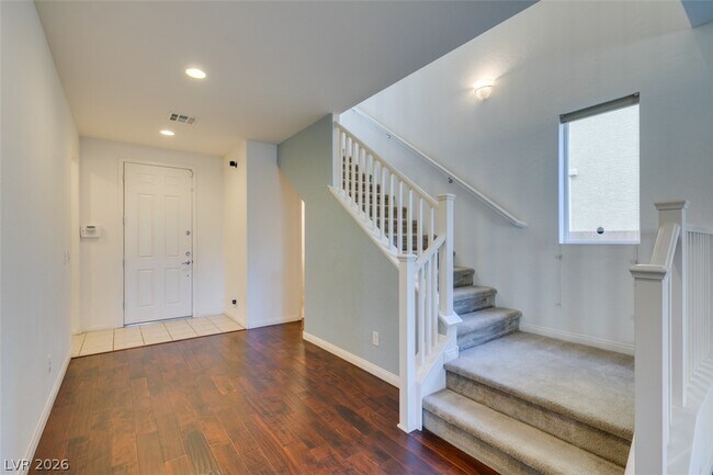 Building Photo - 10465 Saddle Mountain St