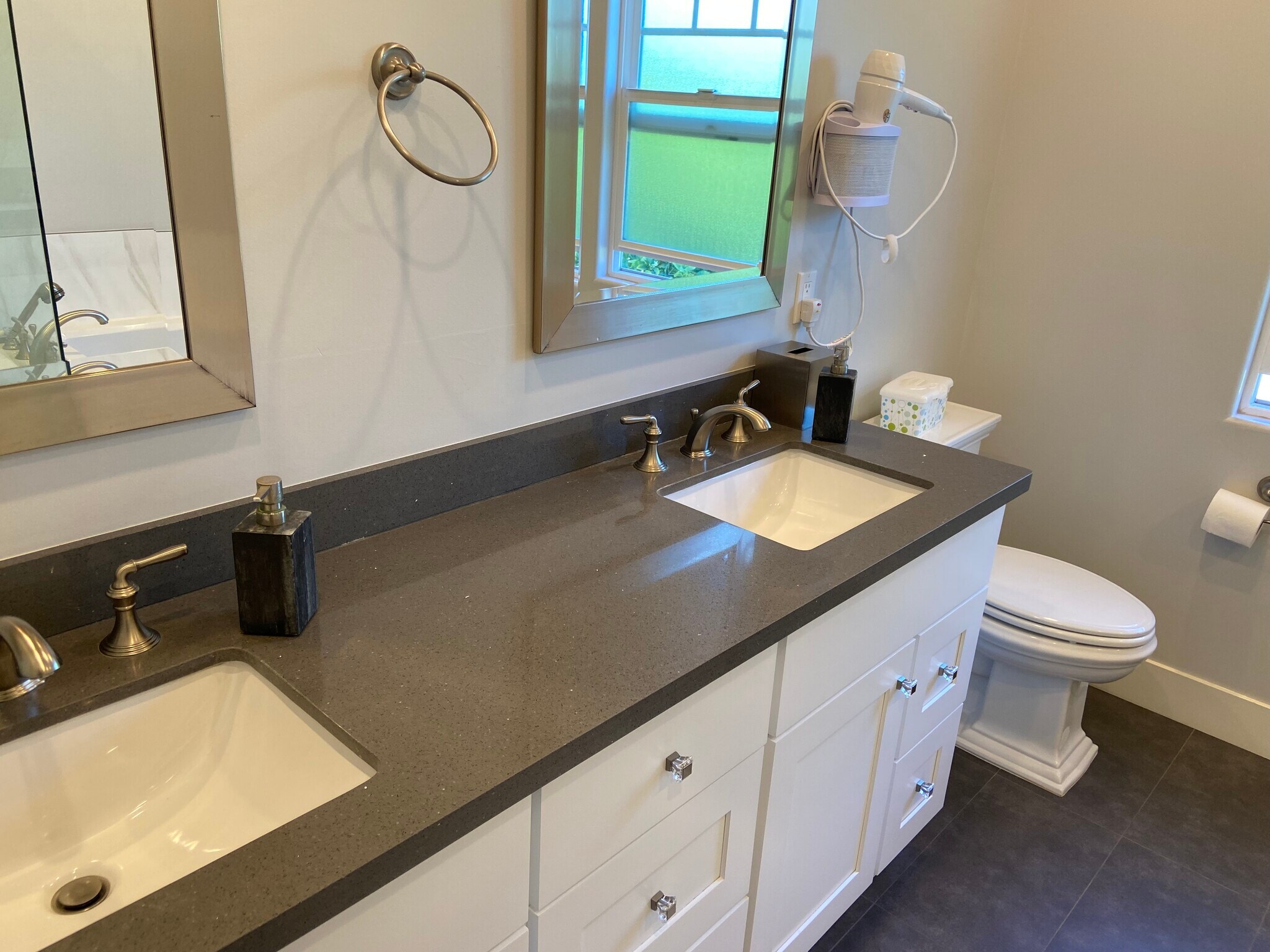 Building Photo - 4470 Stansbury Ave