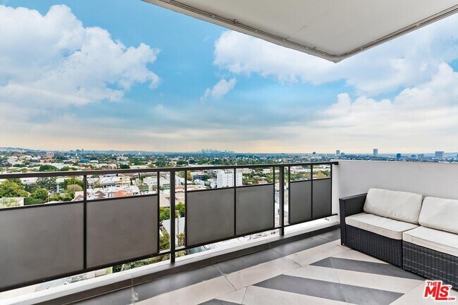 Building Photo - 1155 N La Cienega Blvd