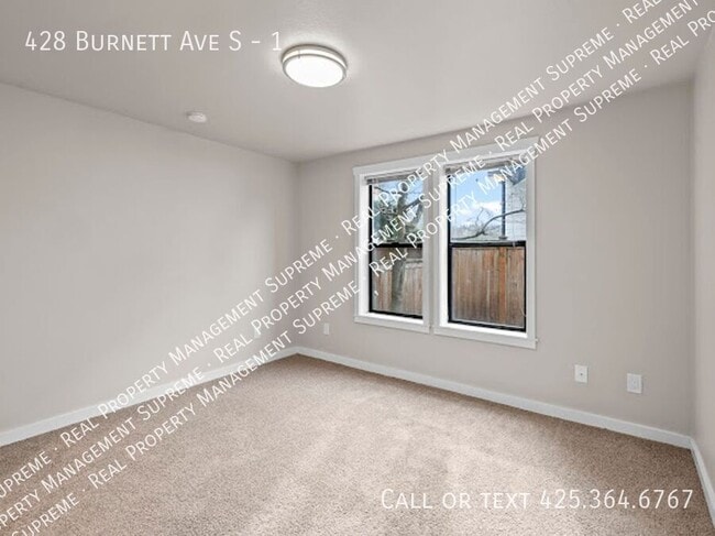 Building Photo - 428 Burnett Ave S